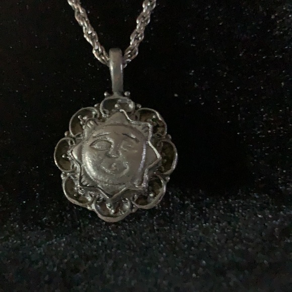 Pre-owned silver colored necklace - Picture 2 of 4